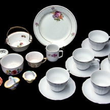 לוט של כלי פורצלן שונים