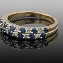 טבעת זהב משובצת אבני ספיר ויהלומים