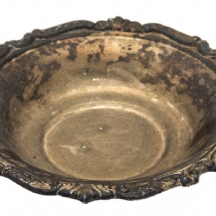 קערה ישנה עשויה מתכת