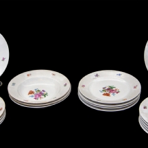 סט צלחות ישנות עשויות פורצלן