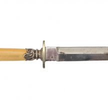 סכין ישנה בעלת ידית עשויה שנהב