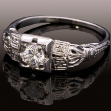 טבעת עתיקה משובצת יהלום