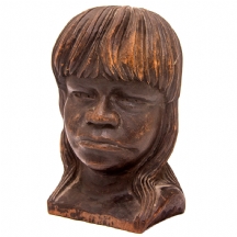 פסל ראש ילדה עשוי עץ