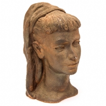 'ראש נערה' - פסל יצוק בפטינה דמוית מתכת