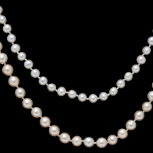 מחרוזת פנינים ישנה משנות החמישים, סוגר כסף (חתום).