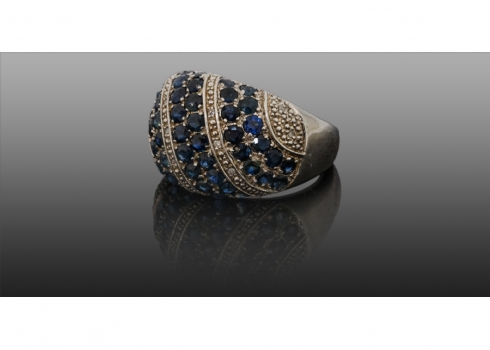טבעת כסף משובצת יהלומים וספירים כחולים