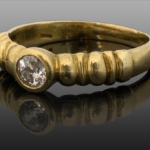 מציאה אמיתית - טבעת זהב משובצת יהלום