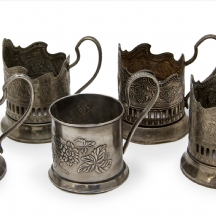 לוט של חמישה מחזיקי כוסות תה רוסים מתכת מצופים כסף
