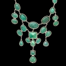 ענק גדול לצוואר עשוי כסף 'סטרלינג' (חתום: 925), משובץ אבני אמרלד