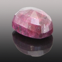 אבן רובי (קורנדום) גדולה